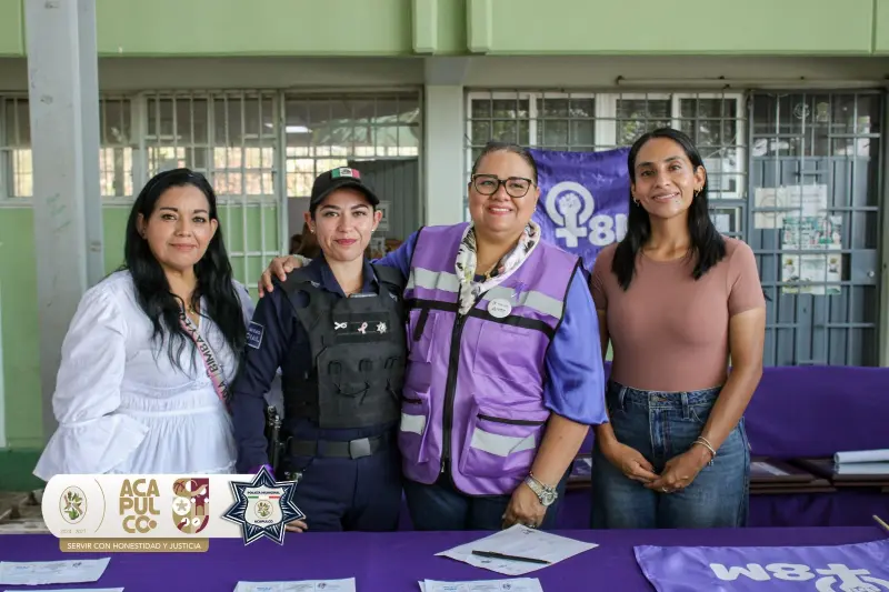 Policía de Género de Acapulco participa en Feria Morada con estudiantes