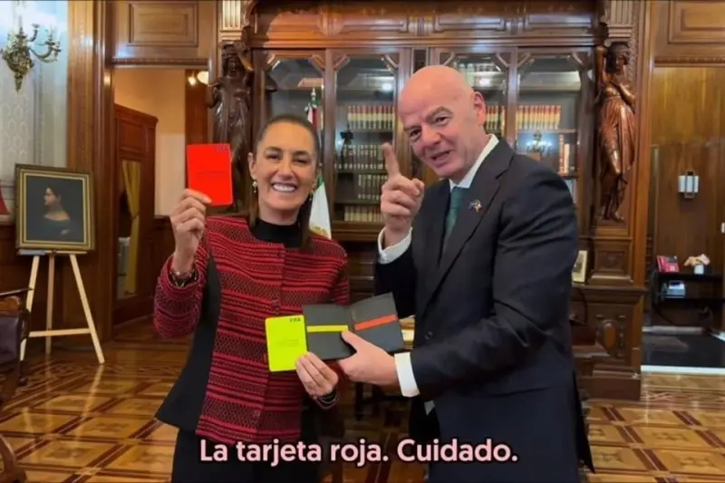 Entrega Infantino tarjetas de árbitro a CSP rumbo al Mundial