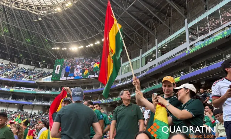 Canta afición de Bolivia Cielito Lindo en el descanso