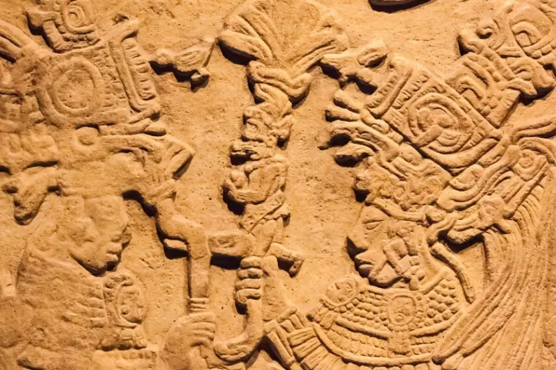 Arqueólogos hallan en Yucatán un antiguo espacio de reunión maya con ofrendas enterradas bajo su estructura