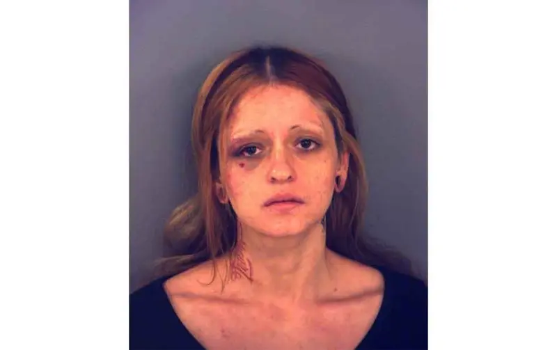 Publica EPPD foto de mujer detenida tras uso de fuerza