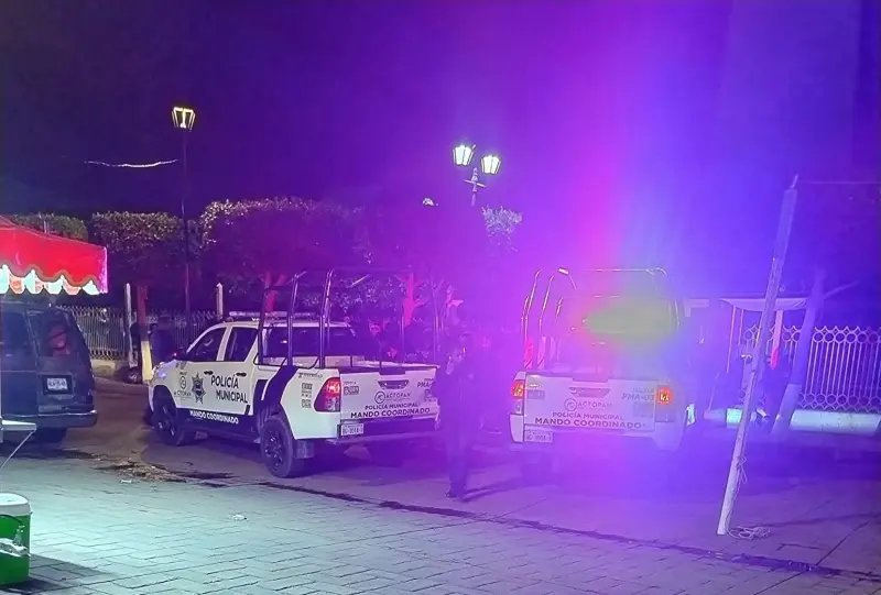 Comerciantes de Actopan retienen y amarran a presuntos delincuentes