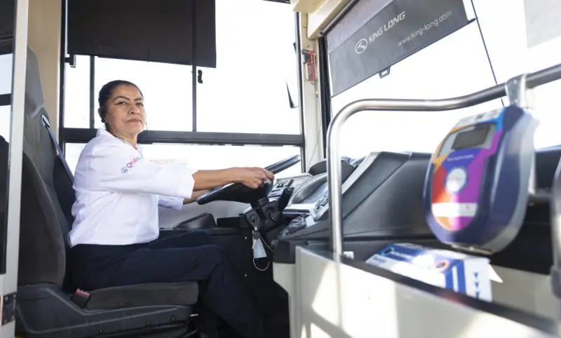 Capacitan a 800 mujeres como operadoras de transporte público