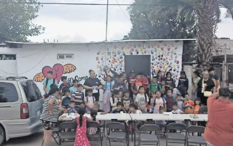 Hacen su esfuerzo para darles alegría a menores