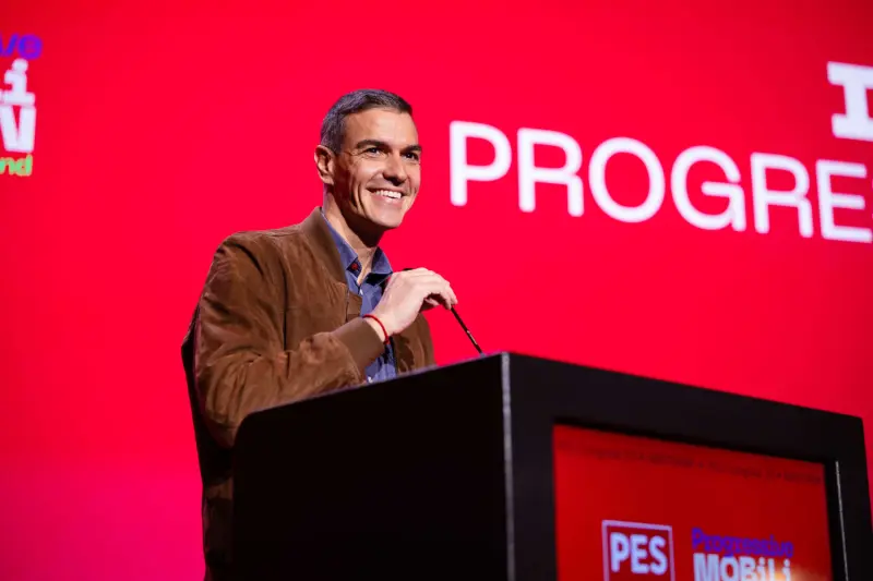 Sánchez se apoya en la izquierda latinoamericana en Barcelona para apuntalar su liderazgo global