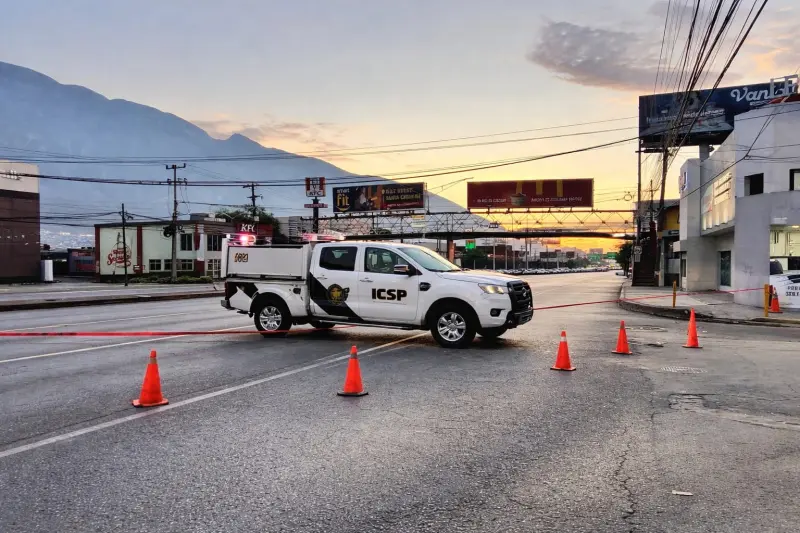 Muere persona en Santa Catarina; accidente genera cierre y caos en la zona