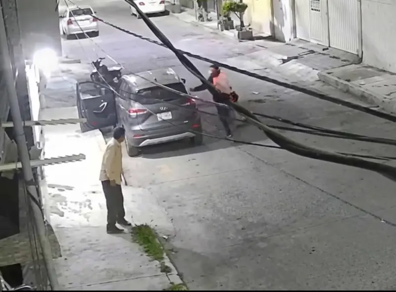 Intentan robar camioneta disfrazados de repartidores en Ecatepec