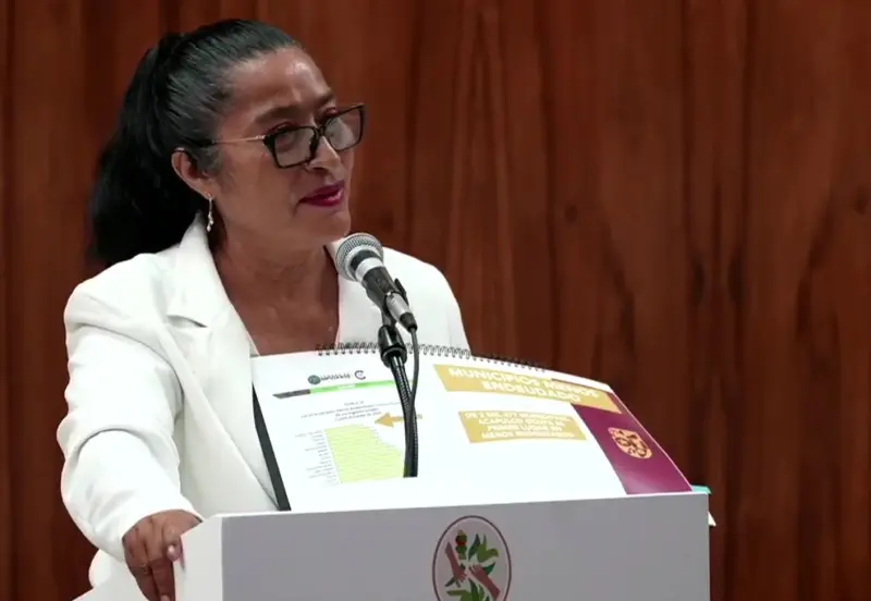 Defiende Abelina reducción de deuda en Acapulco y reta a adversarios