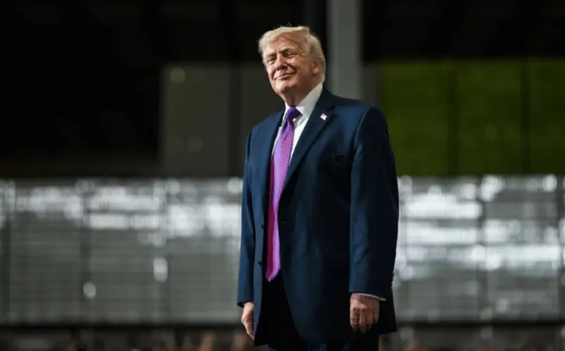 Destaca Trump liderazgo de Tim Cook al frente de Apple