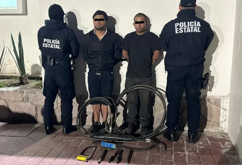 Arrestan a 2 por robar 45 metros de cable telefónico en Izcalli