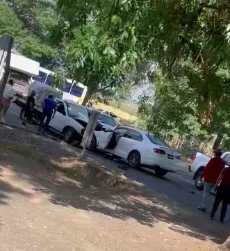 Choque frontal en la carretera a La Llave en San Juan del Río