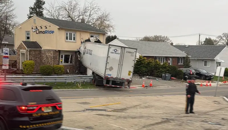 Choca camión contra garaje y colapsa estructura de inmueble en NJ