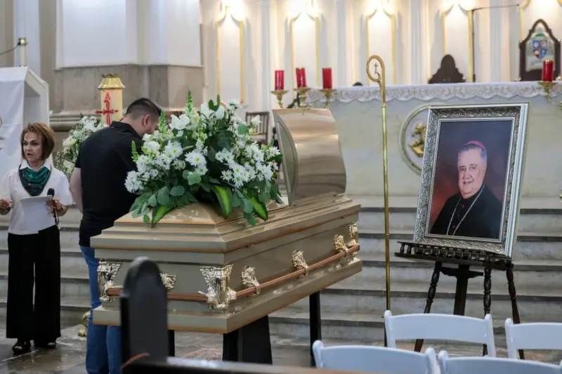 Arzobispo Ruy Rendón presidió misa de exequias de José Ulises Macías Salcedo con cuerpo presente