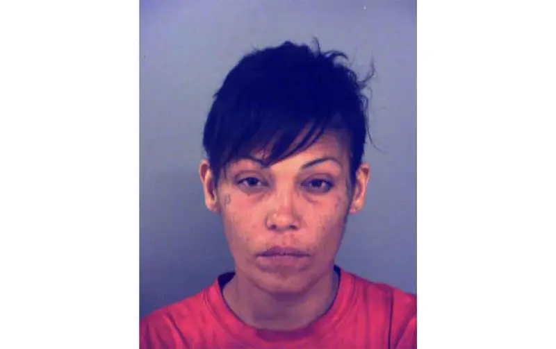 Mujer es arrestada por robo de vehículo en El Paso