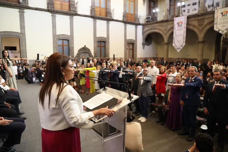 Javier López Casarín asume la presidencia de la AALMAC ante Brugada