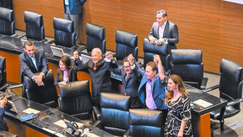 Oficialismo perfila avalar “Plan b”