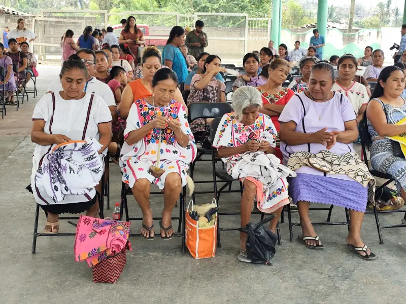 Capacitan a 600 artesanas de Guerrero en habilidades empresariales