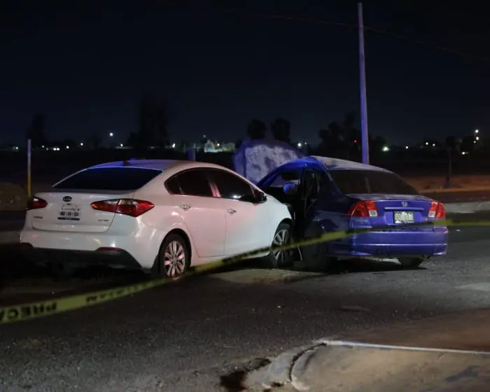 Conductor ebrio se pasa el alto y choca; provoca la muerte de una mujer