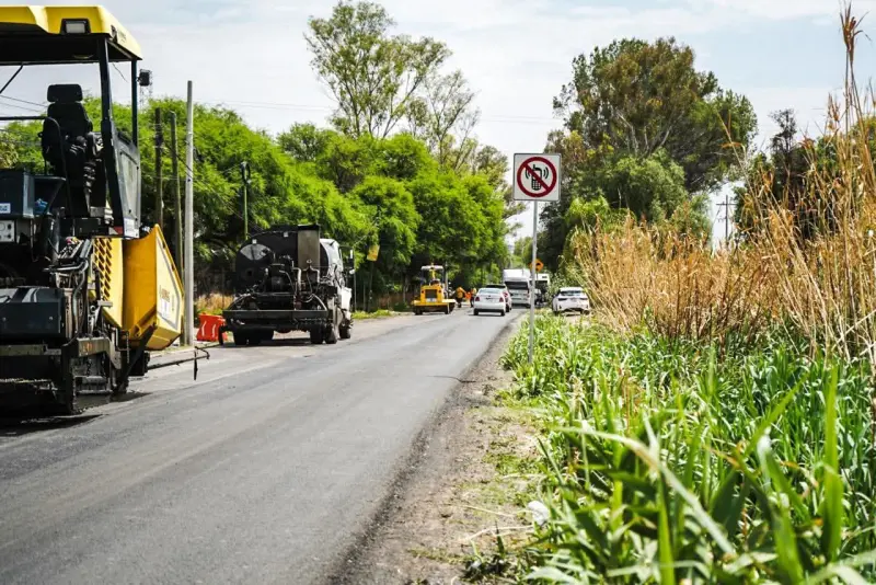 Avanza pavimentación del camino Chamizal–San Clemente en Pedro Escobedo; beneficiará a cientos de familias