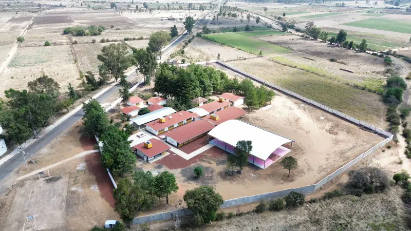 Concluye SCOP rehabilitación de telesecundaria en Teremendo