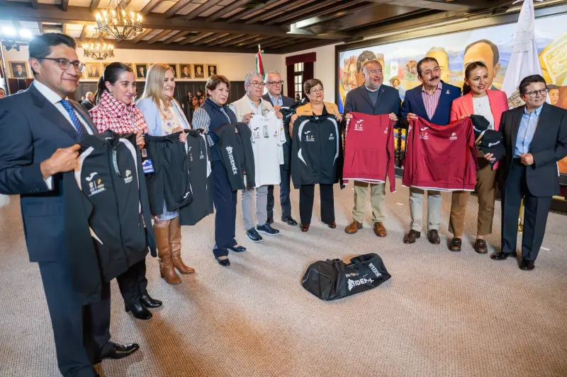 Presenta Delfina Gómez indumentaria para la Olimpiada Nacional 2026