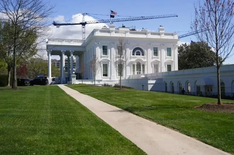 Pone juez pausa al proyecto del salón de baile de Trump