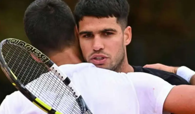 Critican la falta de ambición de Alcaraz: "prefiere Ibiza" mientras Sinner gana en Montecarlo