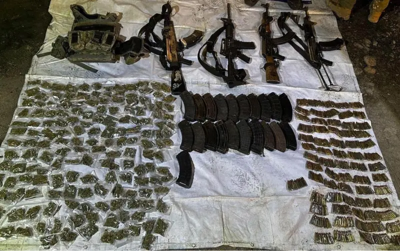 Enfrentamiento en Moris deja dos heridos y un detenido; aseguran armas y explosivos