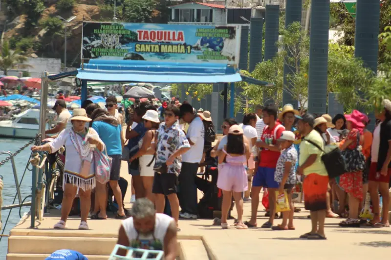 Llenan turistas playas de Acapulco; hoteles reportan 88.9% de ocupación