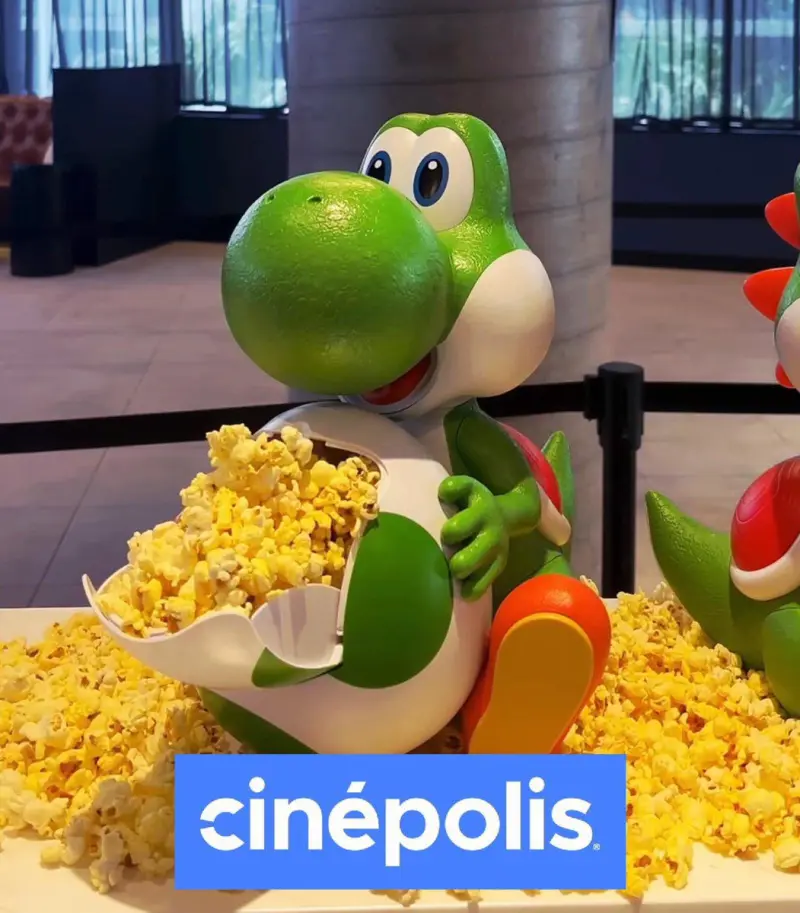 ¡Qué oso! Fan pierde el control por palomera de Yoshi y desata escándalo en cine