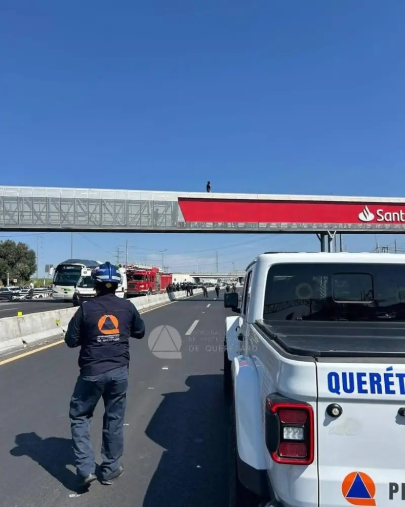 Evitan que atente contra su integridad sobre Paseo 5 de Febrero