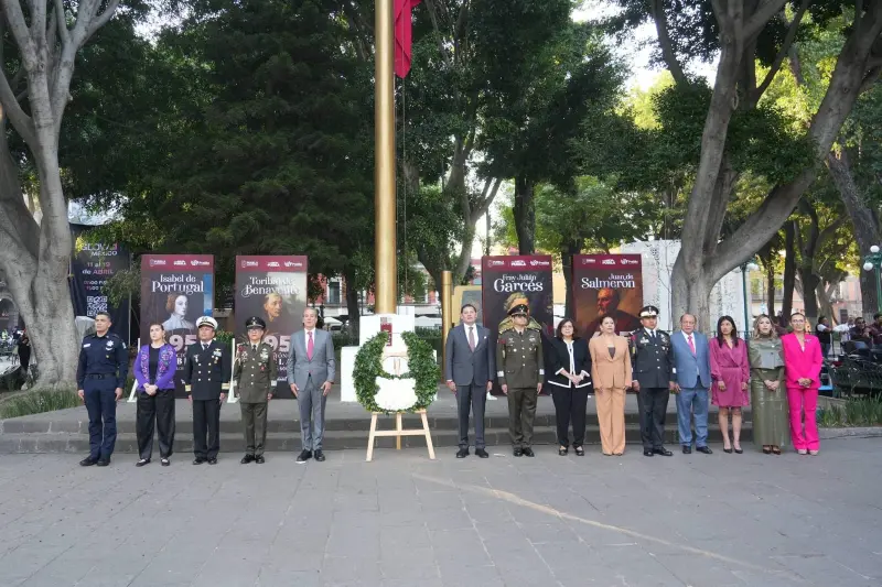 Rinden homenaje a figuras históricas en el 495 aniversario de Puebla