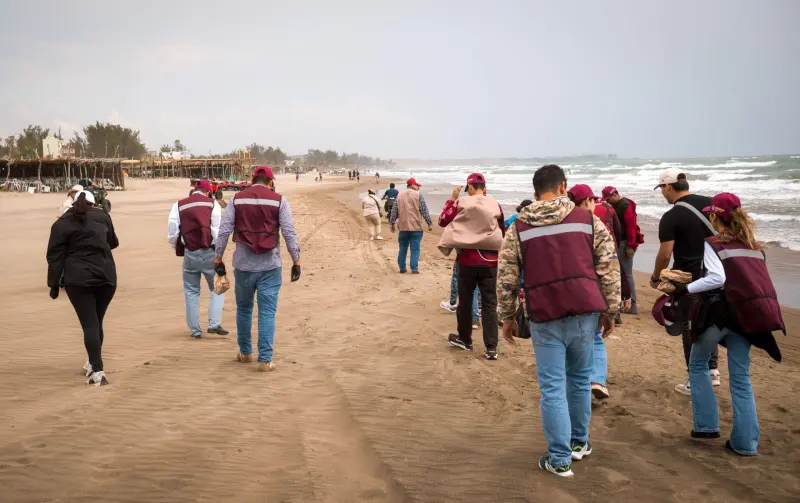 Especialista duda de versión oficial por derrame en Golfo; Semar investiga buques y chapopoteras