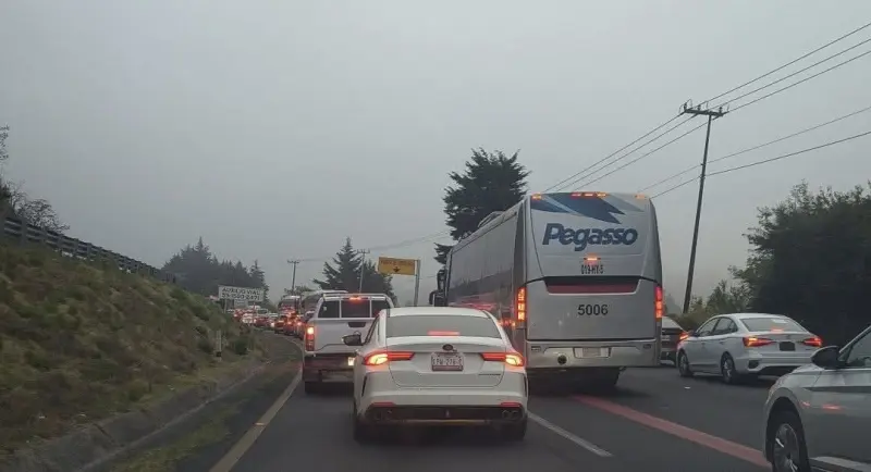 Afecta cierre de autopista servicio de Mexibús y vialidad en Ecatepec