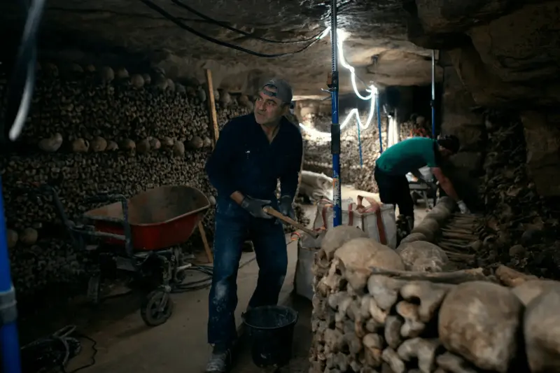 Un soplo de vida para el hogar de los muertos: remodelan las catacumbas de París