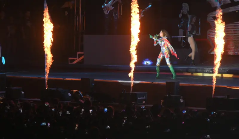 Cierra Gloria Trevi con broche de oro la Expo Feria Coatza 2026