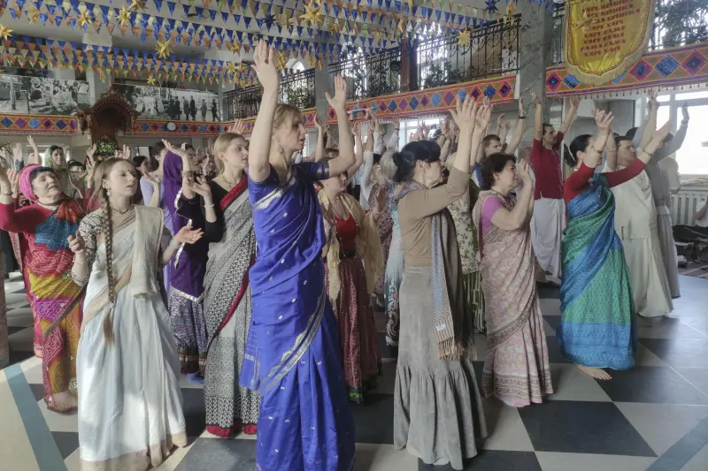 Pacifistas en estado de guerra; así viven los Hare Krishna en Ucrania