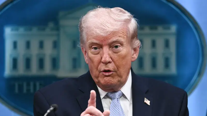 Trump fustiga de nuevo a la OTAN por la disputa de Groenlandia: "Ellos no quieren dárnosla"