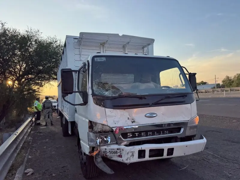 Accidente por alcance en la autopista México–Querétaro deja solo daños materiales en San Juan del Río