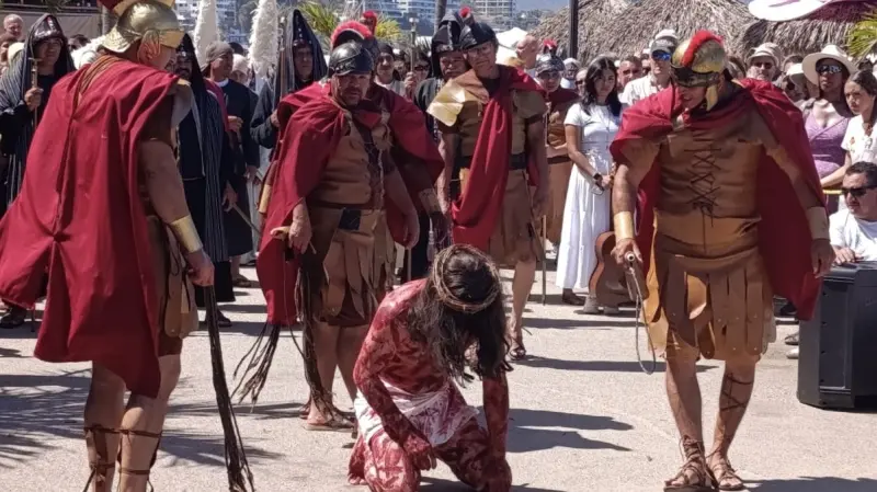 Recrean la Pasión de Cristo en el corazón de Puerto Vallarta