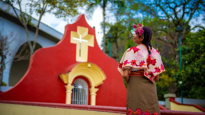 Preservan traje tradicional de las xalapeñas
