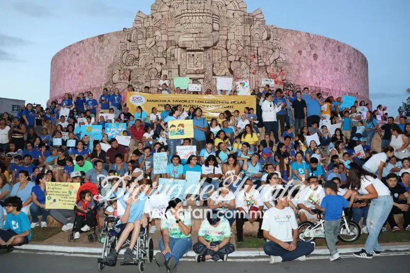 Marcha por el autismo reúne a más de 300 personas en Mérida