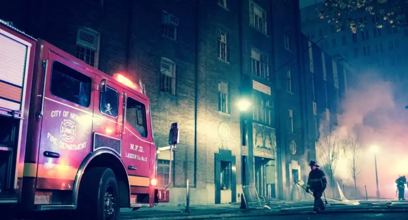 Deja incendio en Newark 6 bomberos heridos y cerca de 60 desplazados