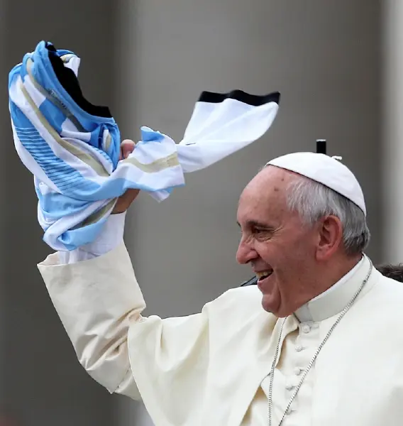 “Padre”, un retrato íntimo del papa Francisco en su primer aniversario luctuoso