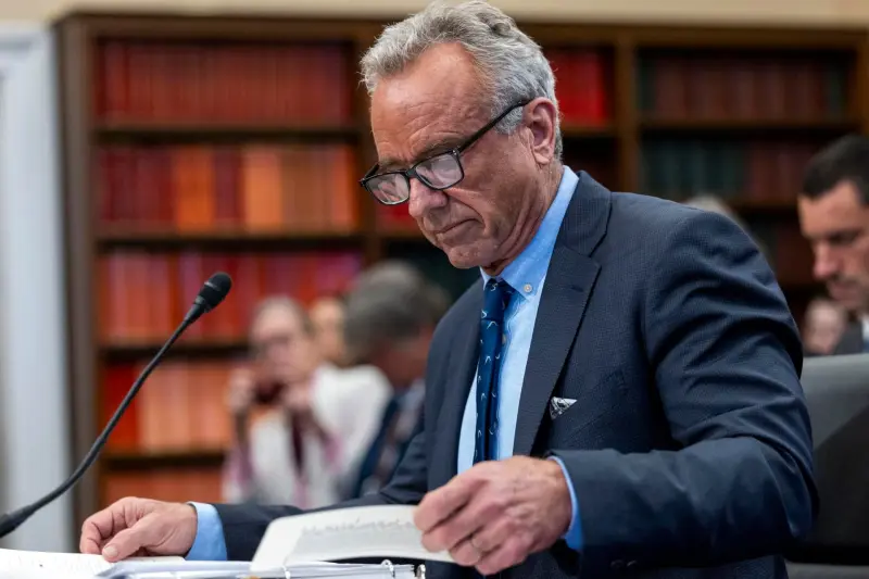 Cambian reglas del comité que define vacunas en EEUU tras fallo judicial contra Robert F. Kennedy Jr.