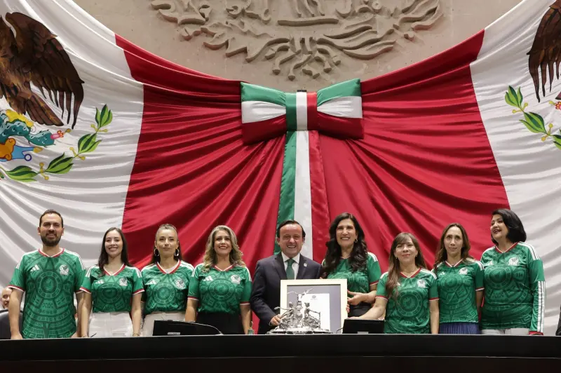 Diputados reconocen a Mikel Arriola rumbo al Mundial