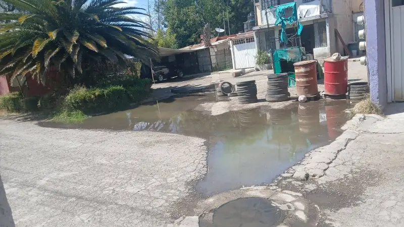 Exigen atender drenaje colapsado en colonias de Acolman