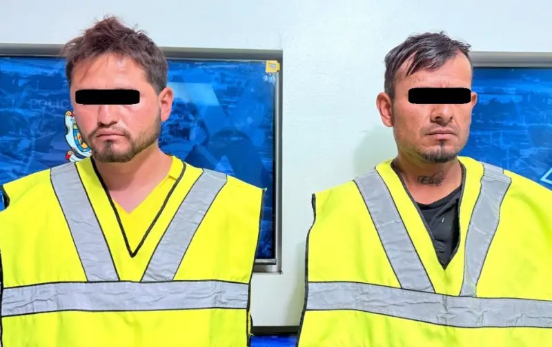 Detienen a dos hombres con fusil de asalto y droga