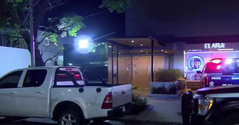 Agrede a golpes a su madre en Guadalajara, nieto la defiende 