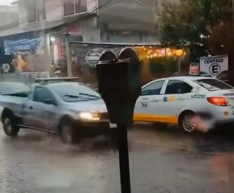 Azotan fuertes lluvias el centro y sur del Edomex por baja presión